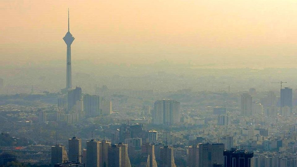 درحالی شهر تهران در سال جاری تاکنون، دو روز پاک، ۱۲۷ روز هوای مطلوب، ۸۵...