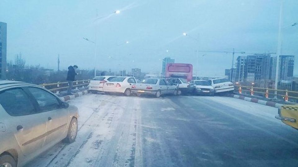 محور قزوین کرج بخاطر تصادف موقتا مسدود شد محور قزوین کرج بخاطر تصادف موقتا مسدود شد