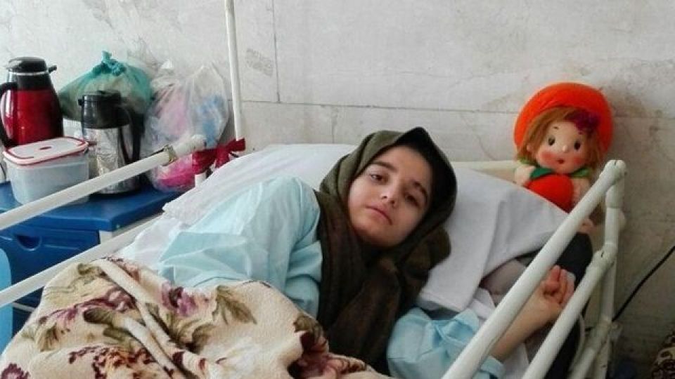 هانیه قهرمانی که از زیر آوار زلزله سر برآورد هانیه قهرمانی که از زیر آوار زلزله سر برآورد