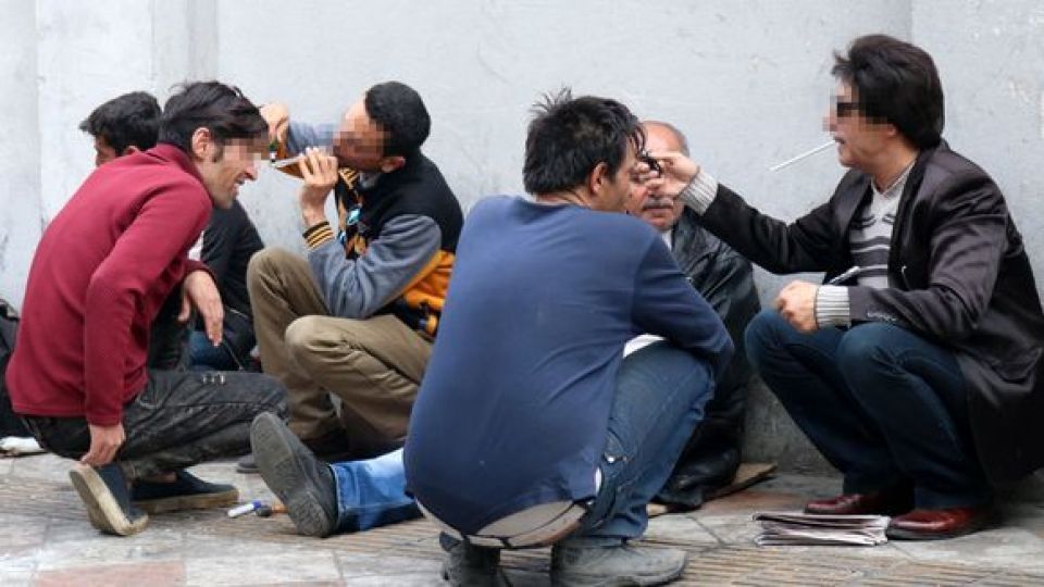 حکمرانی معتادان در دروازه غار حکمرانی معتادان در دروازه غار