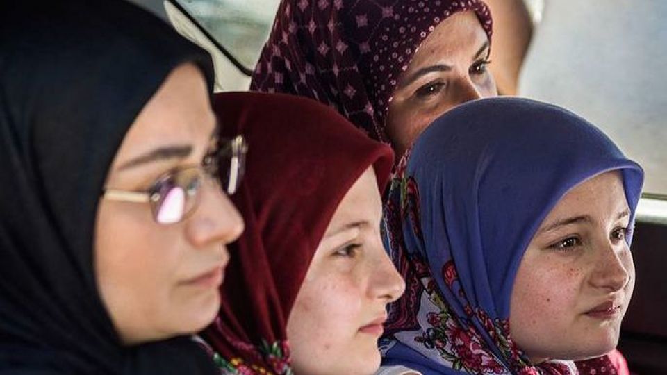 گفتوگو با سارا و نیکای «پایتخت»: وقتی داعشی بالای سرم آمد با تمام وجود گریه میکردم گفتوگو با سارا و نیکای «پایتخت»: وقتی داعشی بالای سرم آمد با تمام وجود گریه میکردم