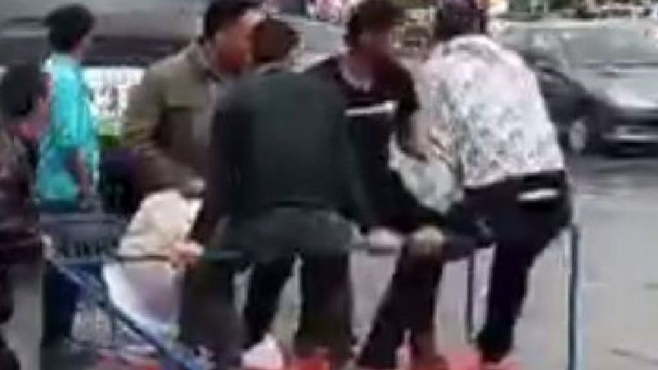 ۵۰۰ تومان هزینه رد شدن از خیابان! ۵۰۰ تومان هزینه رد شدن از خیابان!