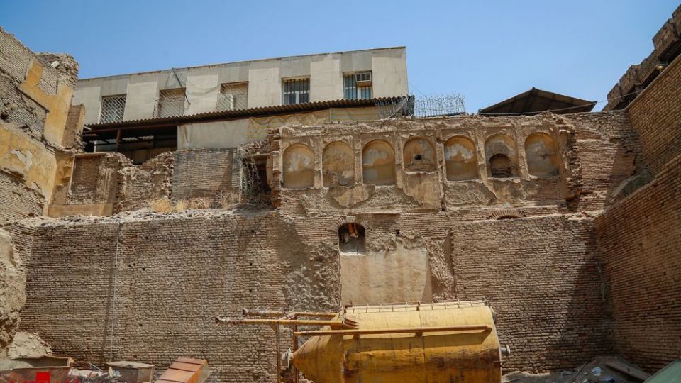 یادگار مخروبه قاجاریه در بازار تهران یادگار مخروبه قاجاریه در بازار تهران