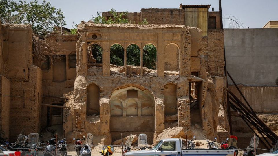 یادگار مخروبه قاجاریه در بازار تهران یادگار مخروبه قاجاریه در بازار تهران