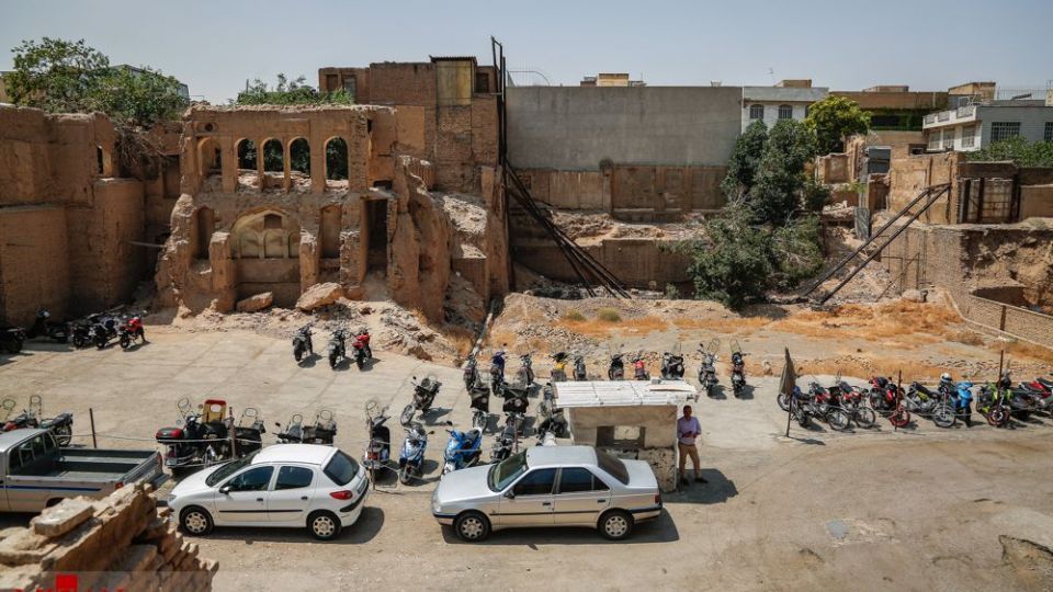 یادگار مخروبه قاجاریه در بازار تهران یادگار مخروبه قاجاریه در بازار تهران