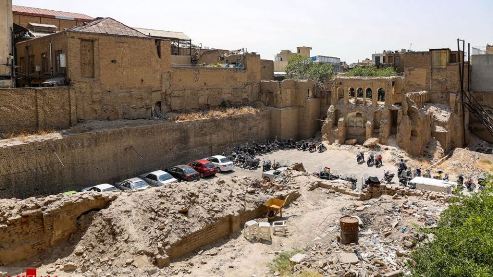 یادگار مخروبه قاجاریه در بازار تهران یادگار مخروبه قاجاریه در بازار تهران