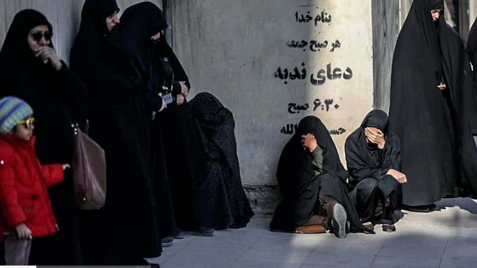 حضور مردم کرمان در «بیت الزهراء(س)» حضور مردم کرمان در «بیت الزهراء(س)»