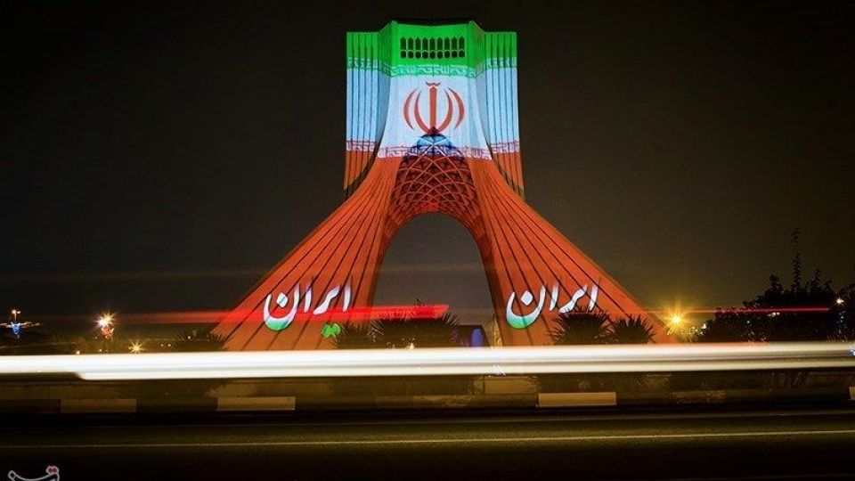 نقش اتحاد و همبستگی ملت ایران بر برج آزادی نقش اتحاد و همبستگی ملت ایران بر برج آزادی