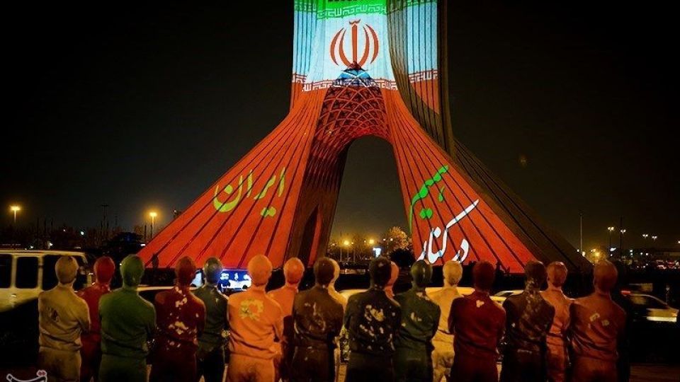 نقش اتحاد و همبستگی ملت ایران بر برج آزادی نقش اتحاد و همبستگی ملت ایران بر برج آزادی