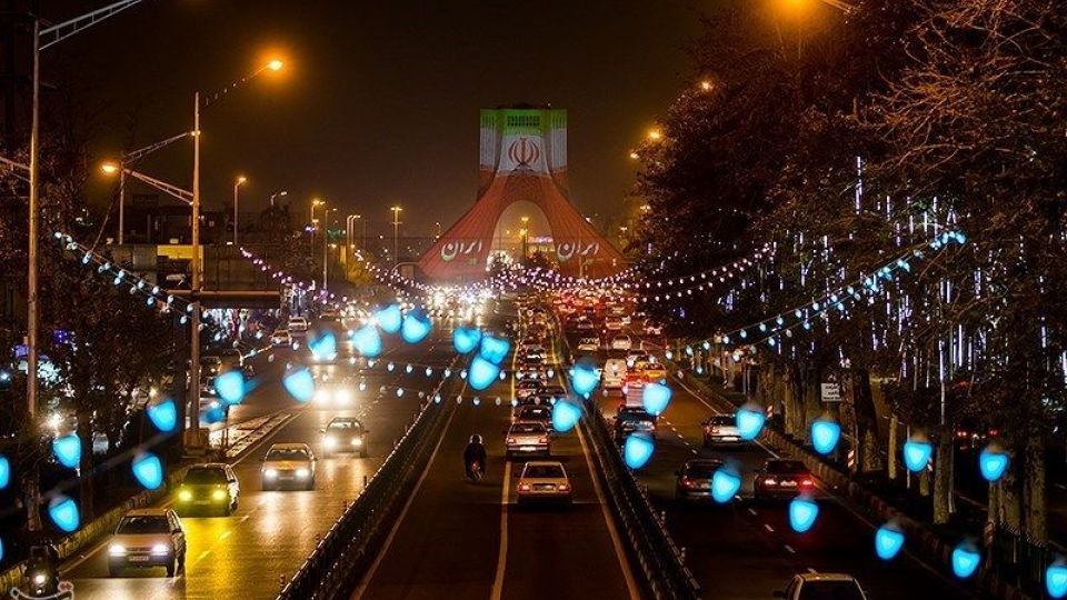 نقش اتحاد و همبستگی ملت ایران بر برج آزادی نقش اتحاد و همبستگی ملت ایران بر برج آزادی