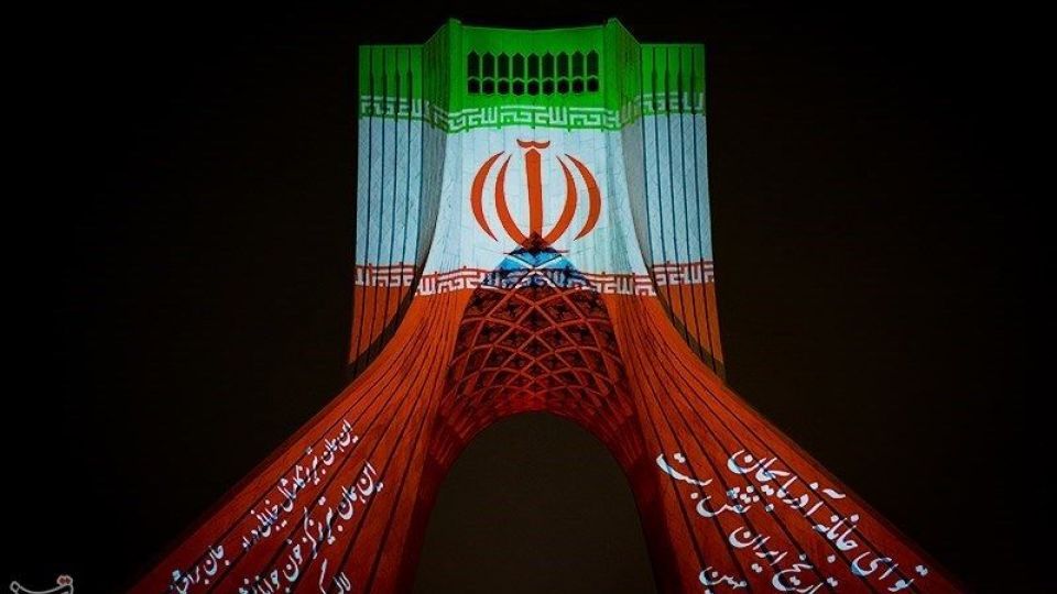 نقش اتحاد و همبستگی ملت ایران بر برج آزادی نقش اتحاد و همبستگی ملت ایران بر برج آزادی