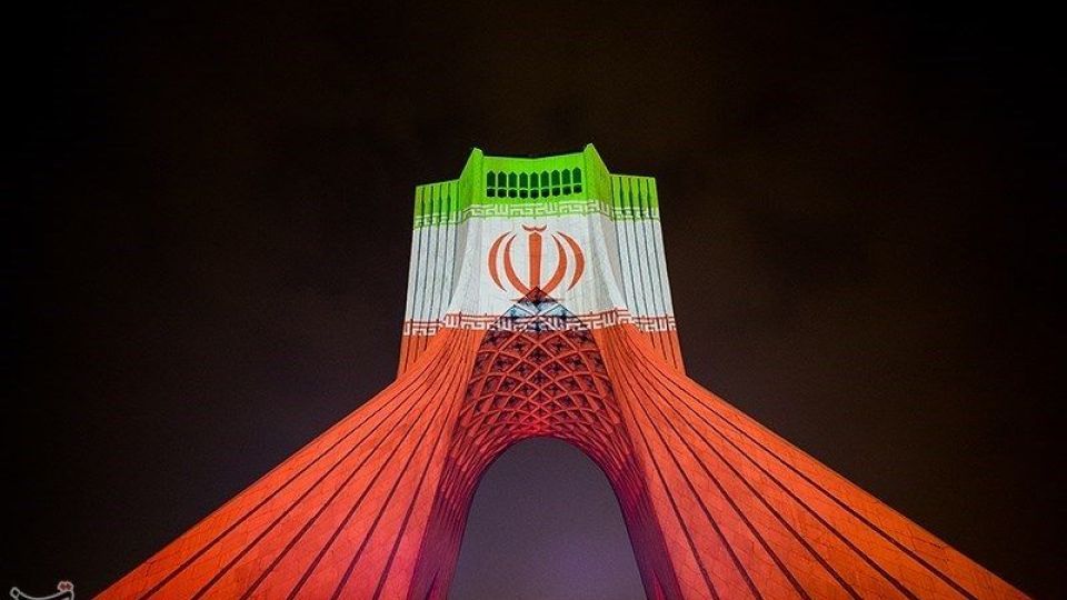 نقش اتحاد و همبستگی ملت ایران بر برج آزادی نقش اتحاد و همبستگی ملت ایران بر برج آزادی