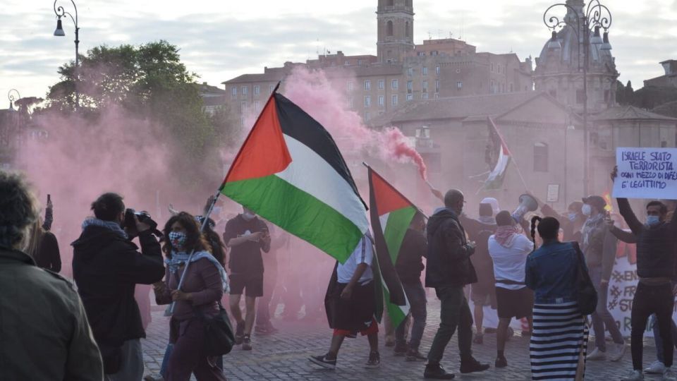 راهپیمایی دفاع از فلسطین در ایتالیا راهپیمایی دفاع از فلسطین در ایتالیا