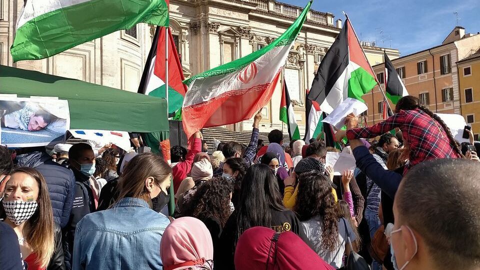 راهپیمایی دفاع از فلسطین در ایتالیا راهپیمایی دفاع از فلسطین در ایتالیا