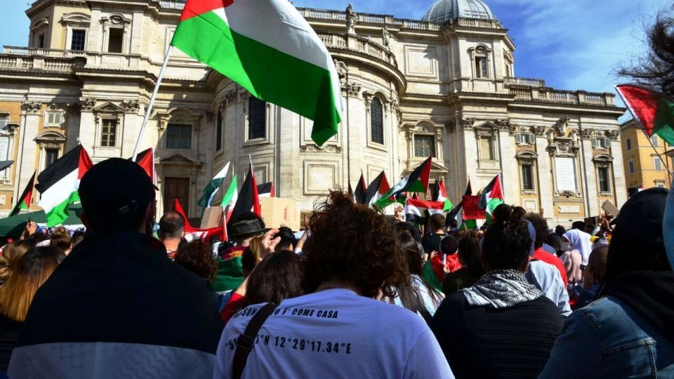 راهپیمایی دفاع از فلسطین در ایتالیا راهپیمایی دفاع از فلسطین در ایتالیا
