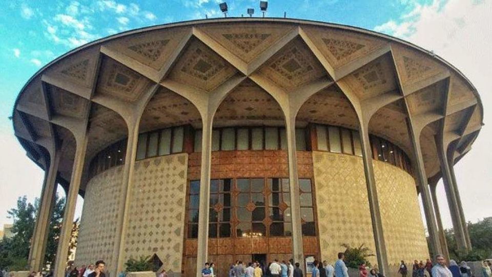 هنرمندان محترم! اموال تئاتر شهر را پس بدهید