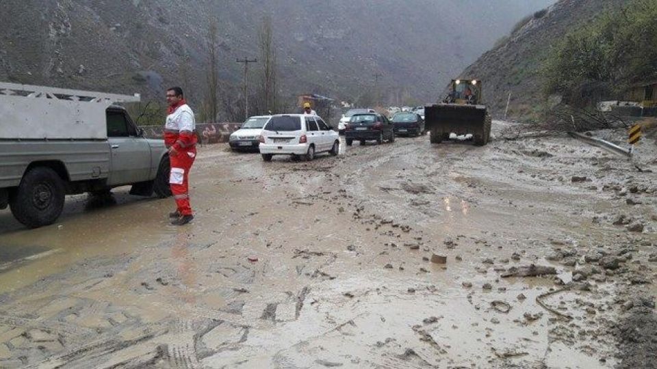 ‌برف و باران در جاده‌های چهار استان / انسداد 31 جاده به دلیل سیلاب