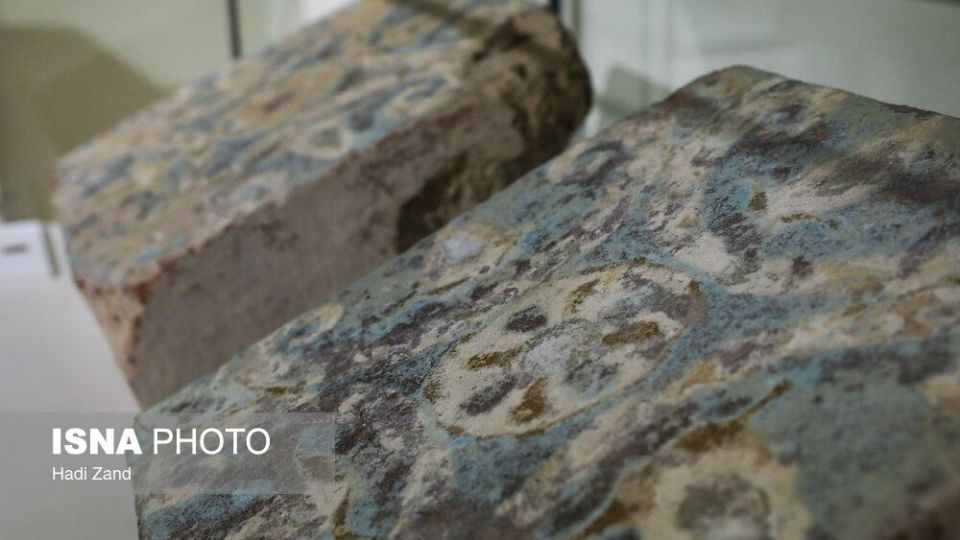 تحفههای از فرنگ برگشته تحفههای از فرنگ برگشته