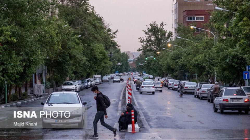 بارش باران در نقاط مختلف کشور / خیزش گرد و خاک در شرق ایران