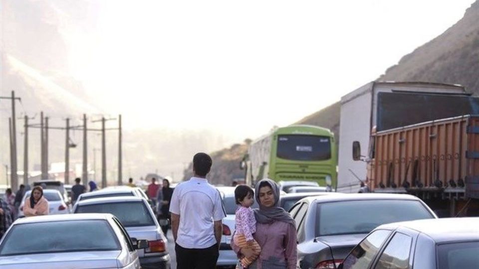 ترافیک سنگین در محورهای شمالی کشور / اعمال محدودیت تردد در جاده چالوس