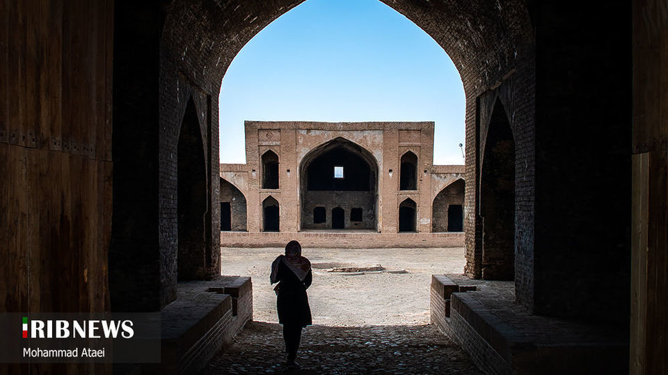 کاروانسرای سنگی آهوان، بنای تاریخی در سمنان کاروانسرای سنگی آهوان، بنای تاریخی در سمنان