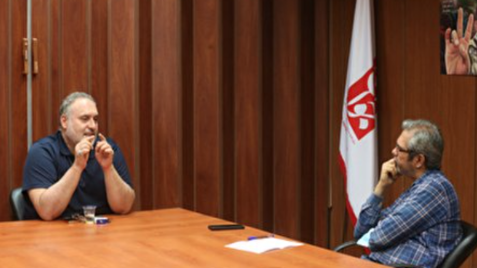 سیاست شعر من بسط دوستی درون نظام است سیاست شعر من بسط دوستی درون نظام است