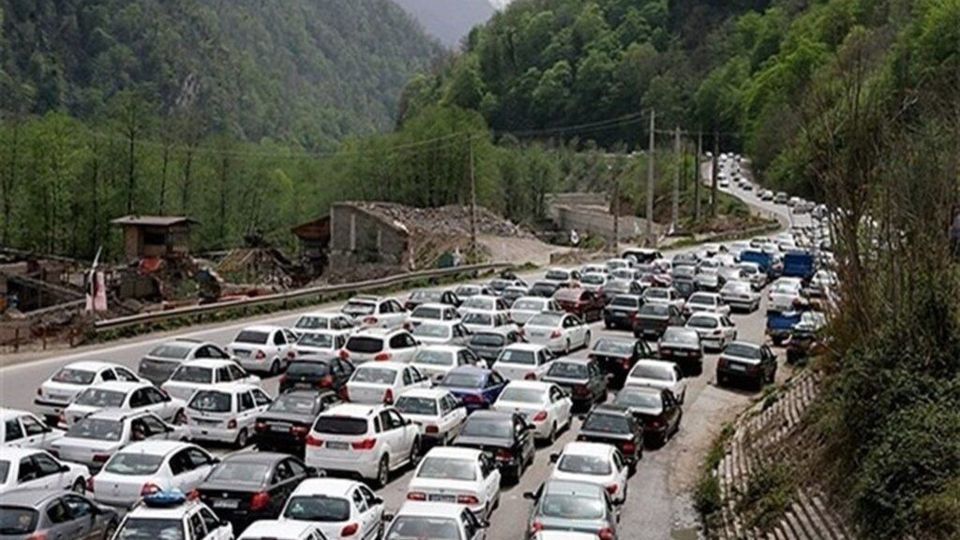 ترافیک سنگین در محور چالوس مسیر شمال به جنوب / اعلام مسیر جایگزین برای کمربندی محمودآباد - فریدونکنار