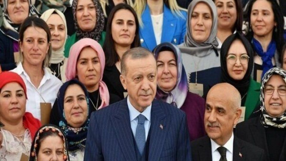 اهداف انتخاباتی اردوغان از ترمیم قانون اساسی ترکیه در ارتباط با موضوع حجاب