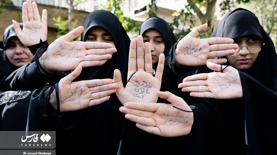 تجمع دانشجویان در پی محکومیت هتک حرمت قرآن کریم تجمع دانشجویان در پی محکومیت هتک حرمت قرآن کریم