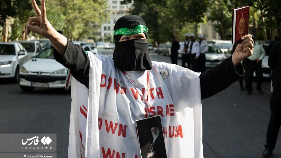 تجمع دانشجویان در پی محکومیت هتک حرمت قرآن کریم تجمع دانشجویان در پی محکومیت هتک حرمت قرآن کریم