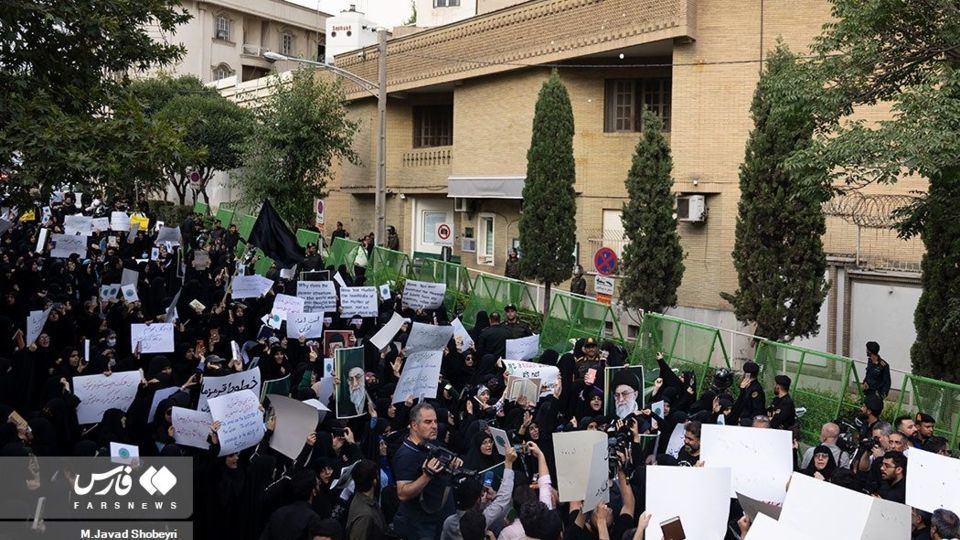 تجمع دانشجویان در پی محکومیت هتک حرمت قرآن کریم تجمع دانشجویان در پی محکومیت هتک حرمت قرآن کریم