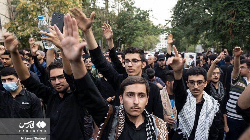 تجمع دانشجویان در پی محکومیت هتک حرمت قرآن کریم تجمع دانشجویان در پی محکومیت هتک حرمت قرآن کریم