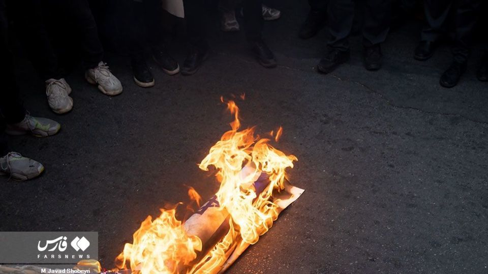 تجمع دانشجویان در پی محکومیت هتک حرمت قرآن کریم تجمع دانشجویان در پی محکومیت هتک حرمت قرآن کریم