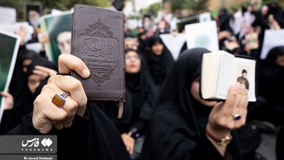 تجمع دانشجویان در پی محکومیت هتک حرمت قرآن کریم تجمع دانشجویان در پی محکومیت هتک حرمت قرآن کریم