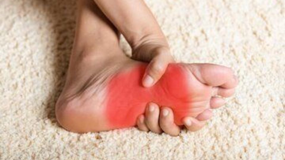 داغی و سوزش کف پا نشانه چیست؟ داغی و سوزش کف پا نشانه چیست؟