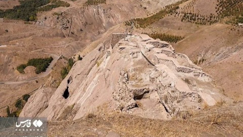 بازدید نماینده یونسکو از قلعه الموت بازدید نماینده یونسکو از قلعه الموت