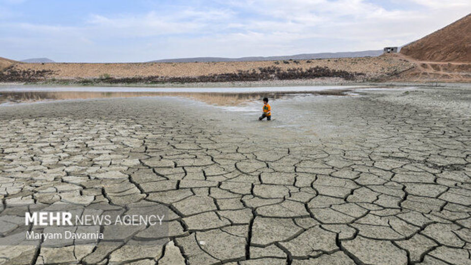 تاجبخش: بارورسازی ابرها خشکسالی را رفع نمیکند؛ رد ادعای «ابر دزدی» تاجبخش: بارورسازی ابرها خشکسالی را رفع نمیکند؛ رد ادعای «ابر دزدی»