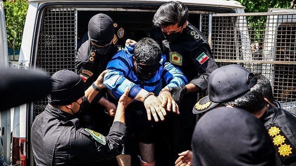 مقابله با اراذل با قدرت ادامه دارد/ اوباش دنبال سوراخ موش میگردند مقابله با اراذل با قدرت ادامه دارد/ اوباش دنبال سوراخ موش میگردند