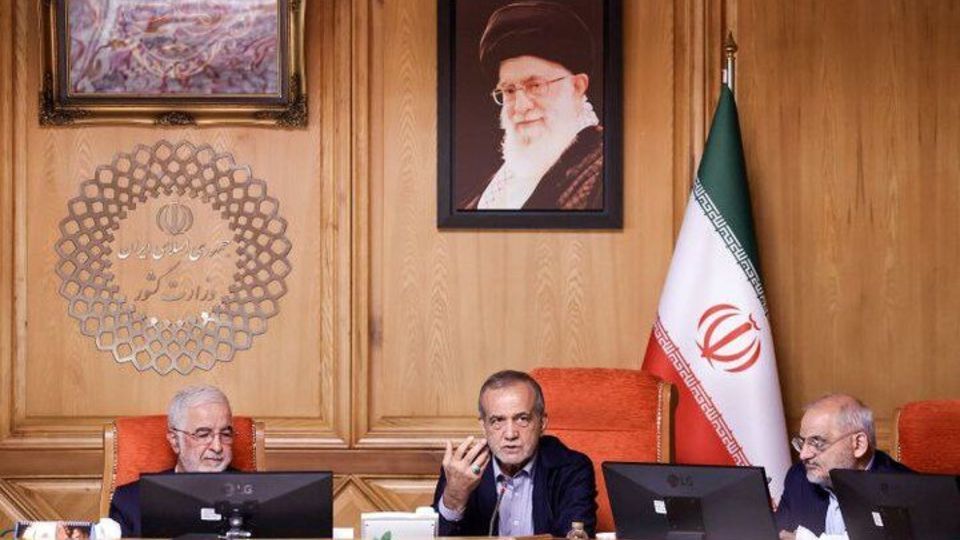 پزشکیان: اجازه ندهید هیچکس بدون توانمندیهای لازم به مسئولیت گمارده شود پزشکیان: اجازه ندهید هیچکس بدون توانمندیهای لازم به مسئولیت گمارده شود