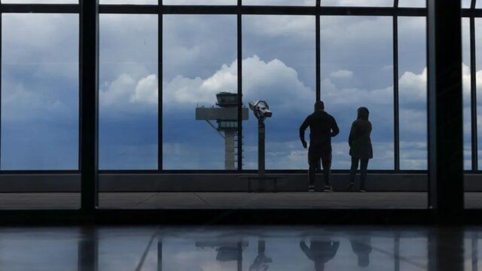 پهپادهای ناشناس برفراز فرودگاه برلین پهپادهای ناشناس برفراز فرودگاه برلین