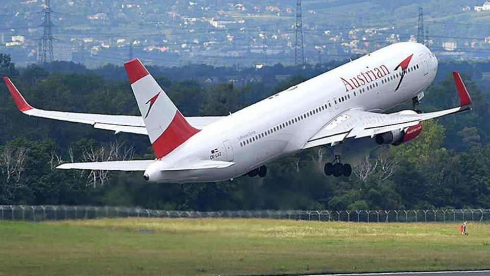 ورود نخستین پرواز شرکت هواپیمایی «آسترین» به شهر فرودگاهی امام(ره) ورود نخستین پرواز شرکت هواپیمایی «آسترین» به شهر فرودگاهی امام(ره)