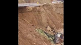 سقوط کامیون به دره | تصاویر هولناک از رانش زمین در ایذه سقوط کامیون به دره | تصاویر هولناک از رانش زمین در ایذه