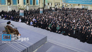 دیدار هزاران نفر از زنان و دختران با رهبر معظم انقلاب دیدار هزاران نفر از زنان و دختران با رهبر معظم انقلاب