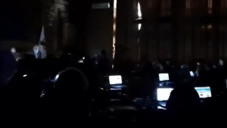 قطع برق در جلسه علنی شورای شهر تهران قطع برق در جلسه علنی شورای شهر تهران