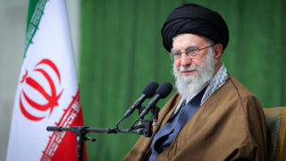 رهبر معظم انقلاب: بهرغم همه سختیها و تنگدستیها، نقاط مثبت فراوان و آمادگیهای زیادی برای حرکت در جهت اسلام و انقلاب در کشور وجود دارد