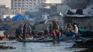 ماهیگیری در غزه در شرایط سخت ماهیگیری در غزه در شرایط سخت