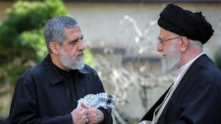 انتشار برای نخستینبار؛ تصویری از شهید حاج رمضان در کنار رهبر شهید انقلاب انتشار برای نخستینبار؛ تصویری از شهید حاج رمضان در کنار رهبر شهید انقلاب