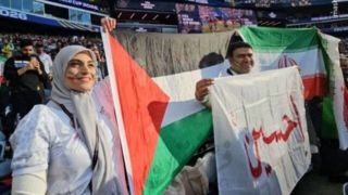 پرچم «یا حسین» در ورزشگاه سیاتل پرچم «یا حسین» در ورزشگاه سیاتل