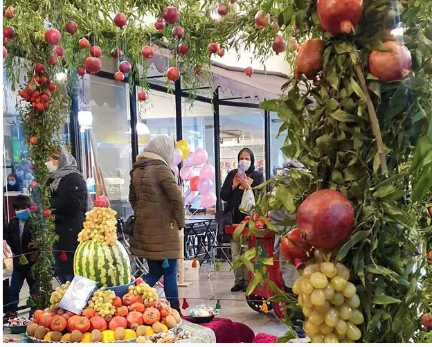 تلفیق یلدا و جشن سایبان یهود در یکی از پاساژهای تهران!