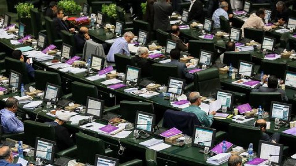 آماری از تعداد قوانین مصوب در دو سال اول مجلس دهم آماری از تعداد قوانین مصوب در دو سال اول مجلس دهم